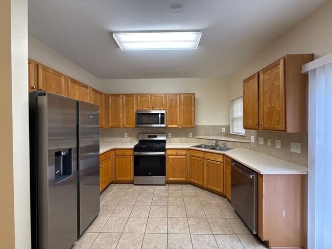 Building Photo - Summerfield Townhomes