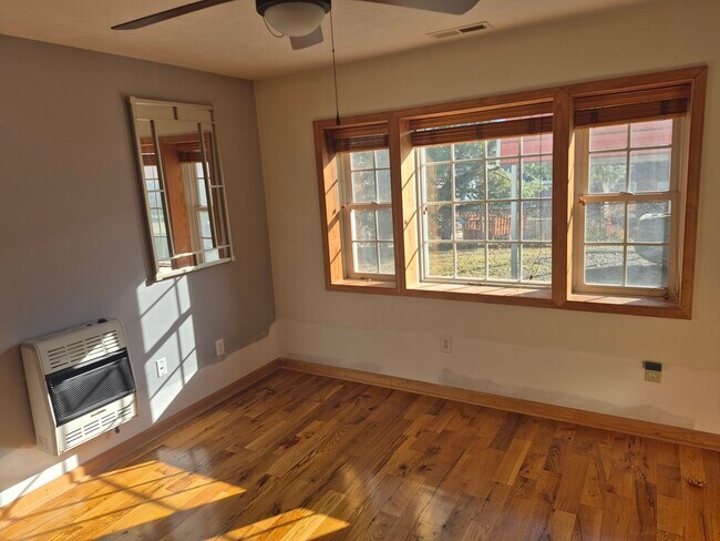 Building Photo - 621 Gypsy Ave