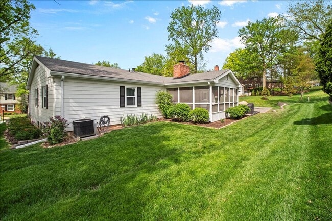 Building Photo - Spacious Ranch in Des Peres