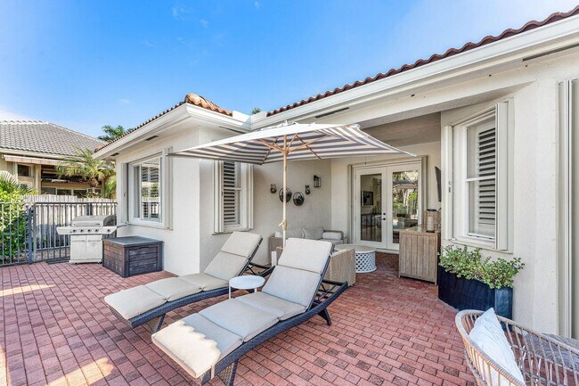 Building Photo - 121 Palm Cir