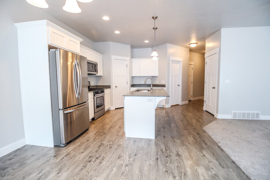 Building Photo - 4901 W Spire Way