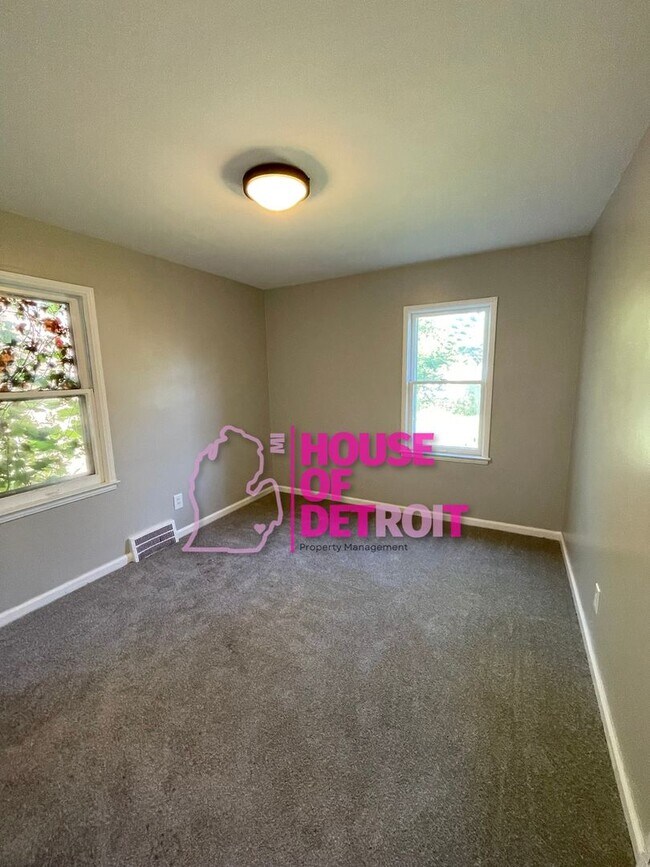 Building Photo - 3 BEDROOM | 1 BATH | FREE PRE SCREEN