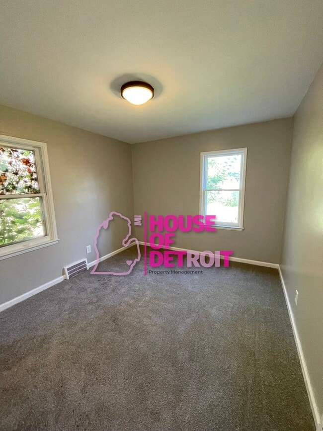 Building Photo - Summer Special~3 BEDROOM | 1 BATH | FREE P...