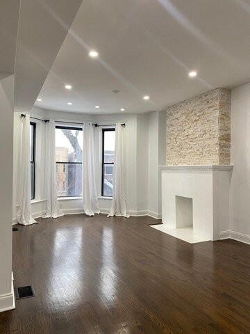 Building Photo - 4813 S Prairie Ave