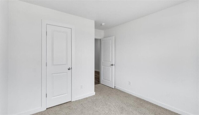 Building Photo - 206 NW Pinwheel St
