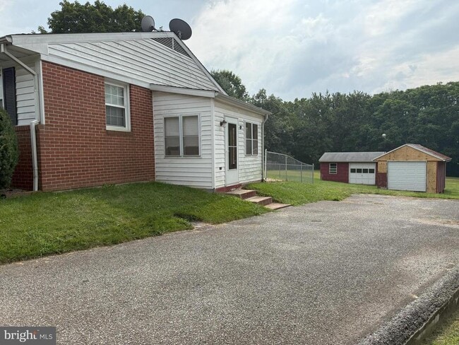 Building Photo - 5110 Woodbine Rd