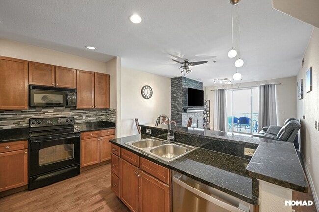 Building Photo - Charming 1.5BR Condo in Englewood