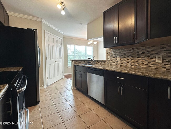 Building Photo - 7800 Point Meadows Dr