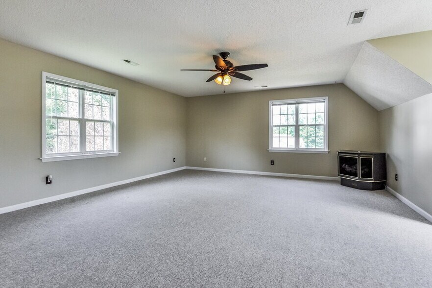 Building Photo - 120 Nightshade Ln