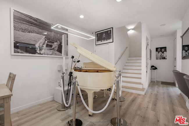 Building Photo - 8601 W Knl Dr