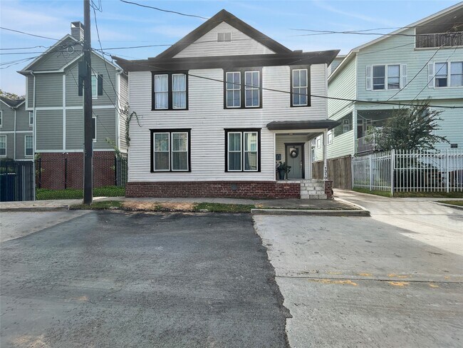 Building Photo - 1310 Anita St