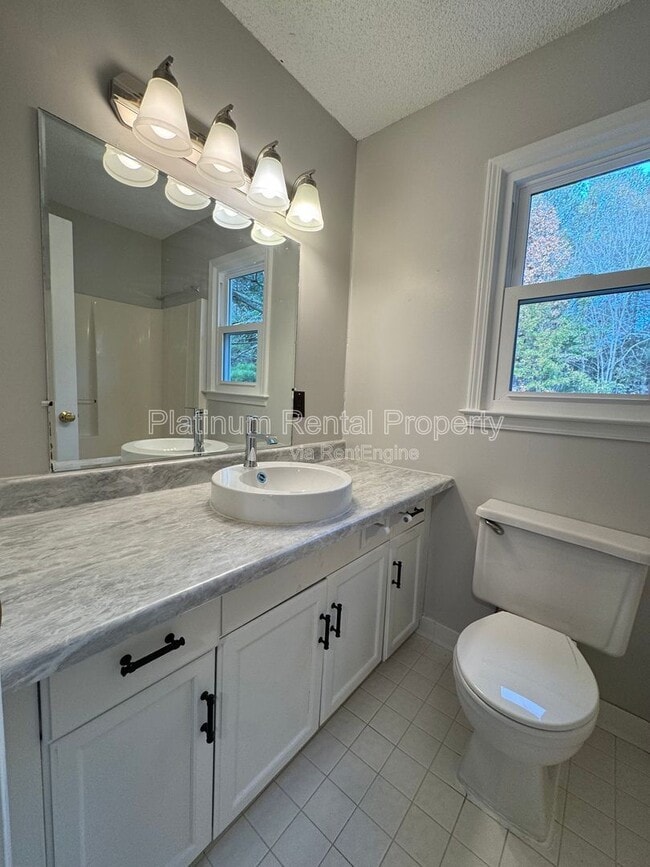 Building Photo - 3605 Knoll Crest Trail