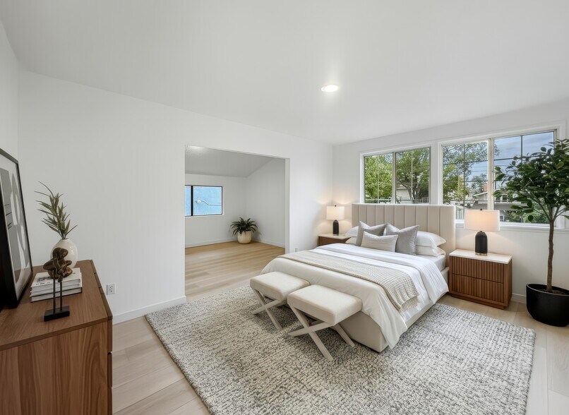 Building Photo - 727 E Tujunga Ave