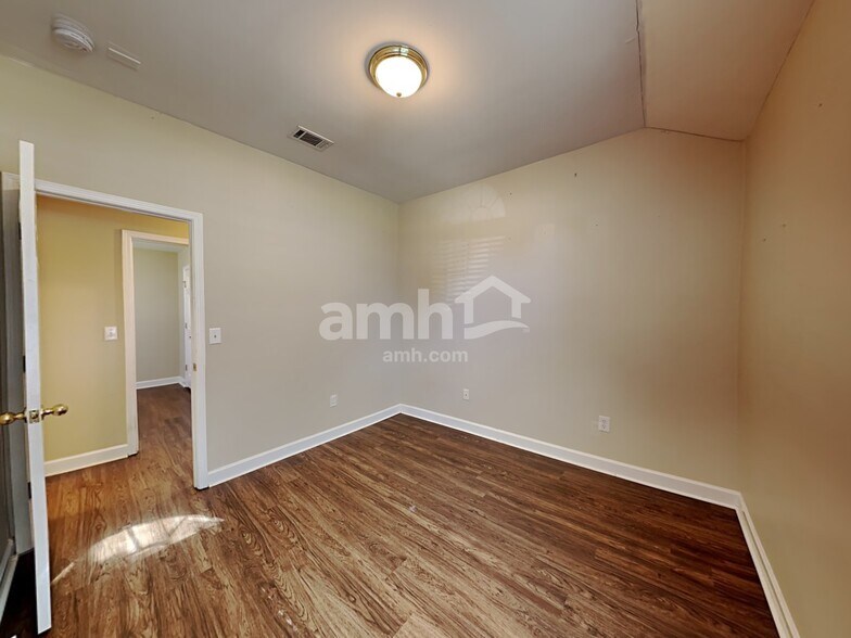 Building Photo - 1308 Chapman Ct