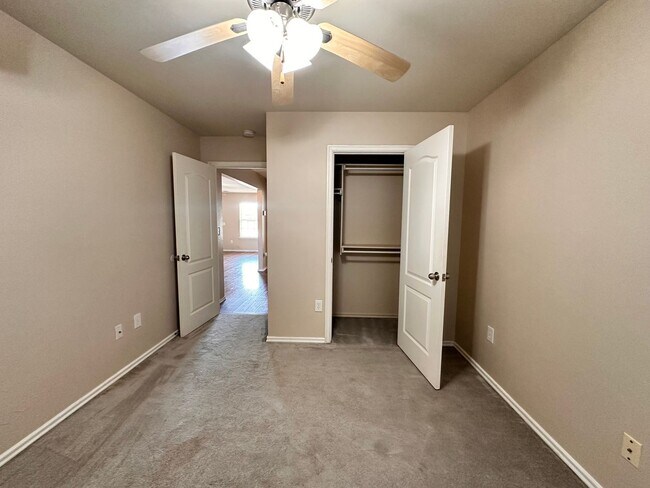 Building Photo - Newer 3 Bedroom off I-240- Move in Deposit-Free! (If Qualified)