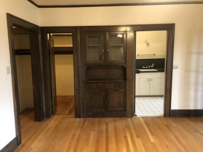 Building Photo - Porter Apartments - Room for rent