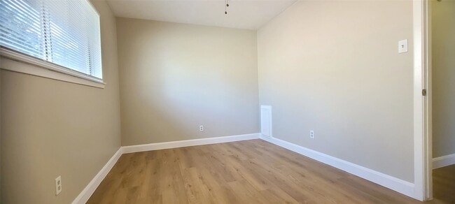 Building Photo - 10635 Tenneta Dr