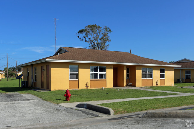 Building Photo - Isles of Pahokee II