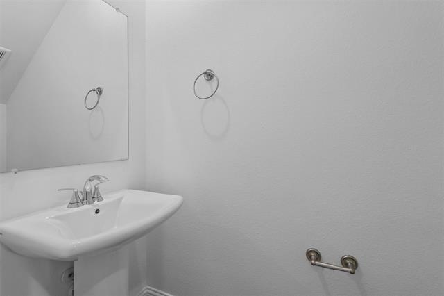 Building Photo - 704 Amenduni Ln