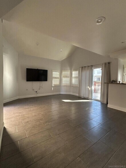 Building Photo - 12049 Calle De Montana