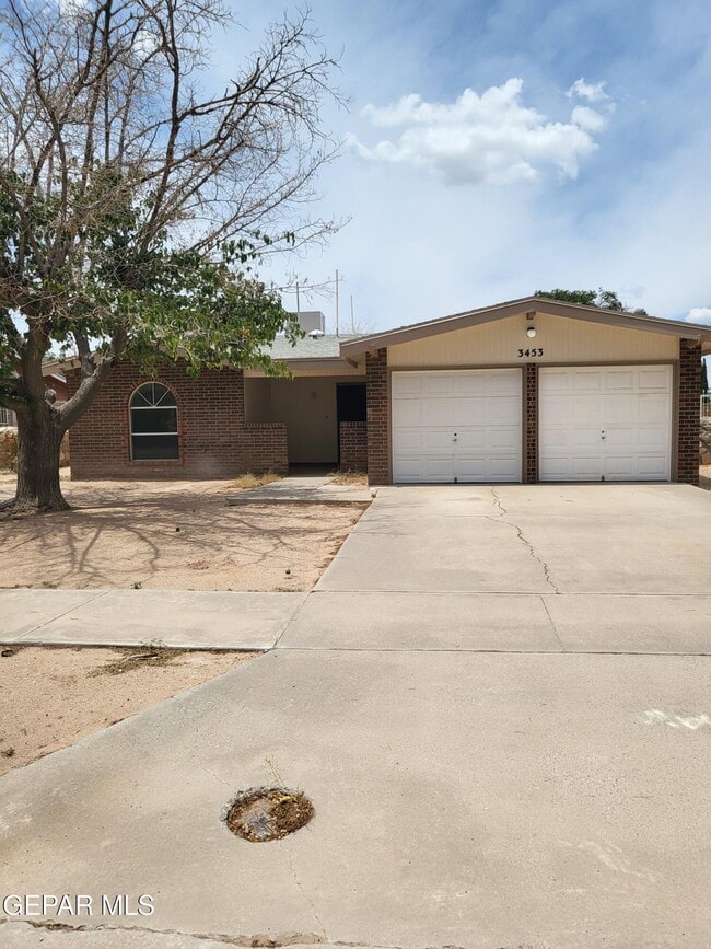 Primary Photo - 3453 Hollyglen St