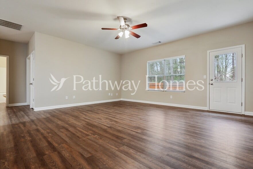 Building Photo - 3509 Mica Cir SE