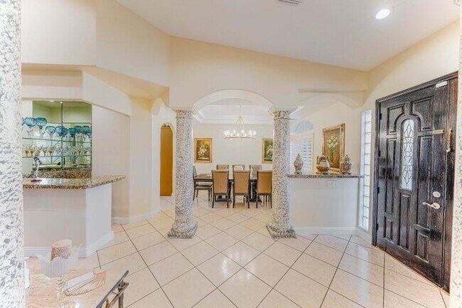 Building Photo - 31695 Avenida Del Padre