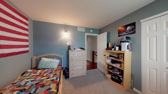 Building Photo - Beautiful sunny home