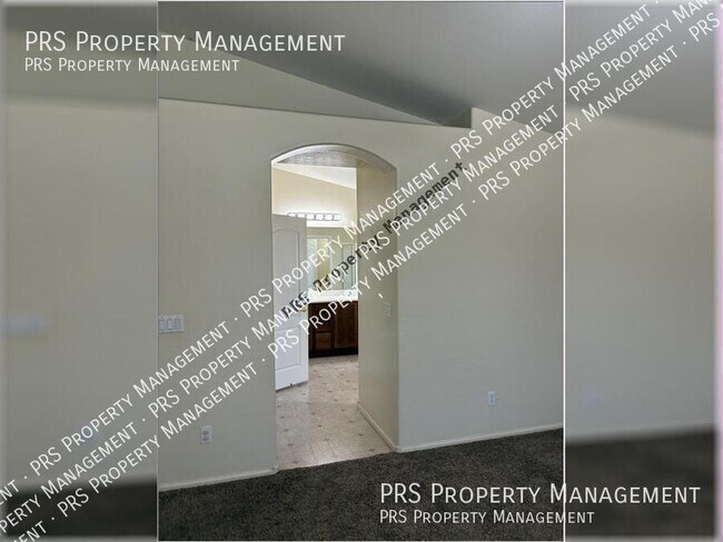 Building Photo - 1744 E Robin Ln