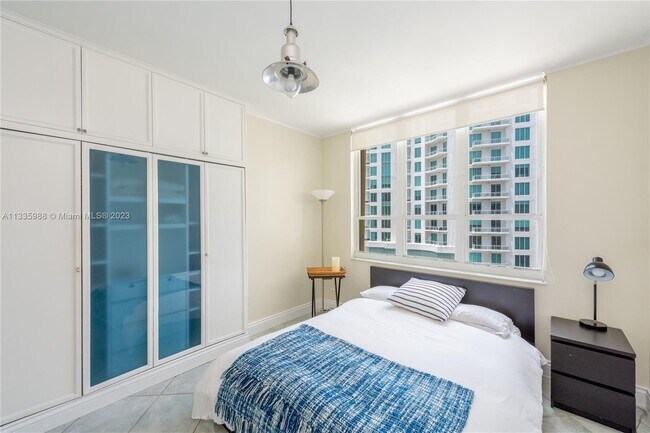 Building Photo - 888 Brickell Key Dr