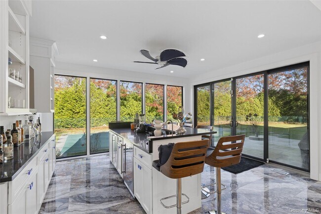 Building Photo - 9 Debras Way