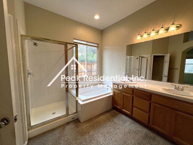 Building Photo - Wonderful Rocklin 4bd/2ba Home - Gated Com...