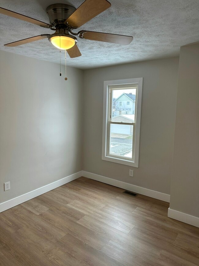 Building Photo - 523 Franklin Ave