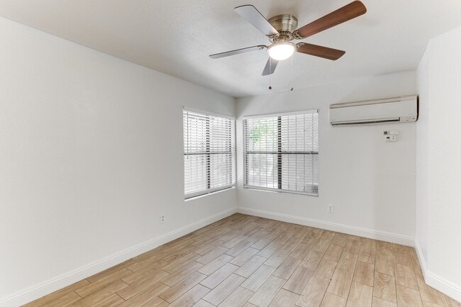 Building Photo - Stylish Condo Near the Strip & Convention Center!