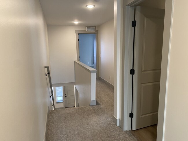 Building Photo - 336 Maple Ave