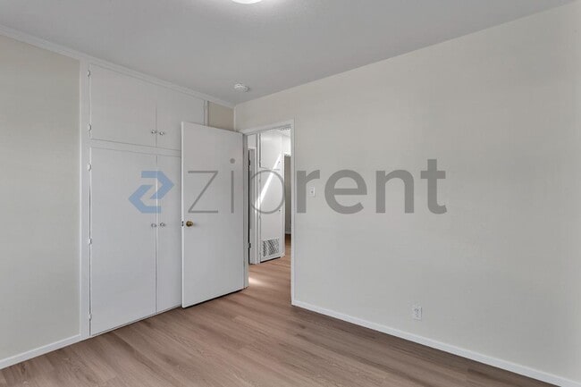 Building Photo - 500 Middlesex Rd