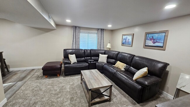 Building Photo - Fully Furnished 3 Bedroom Home in Coeur d'...