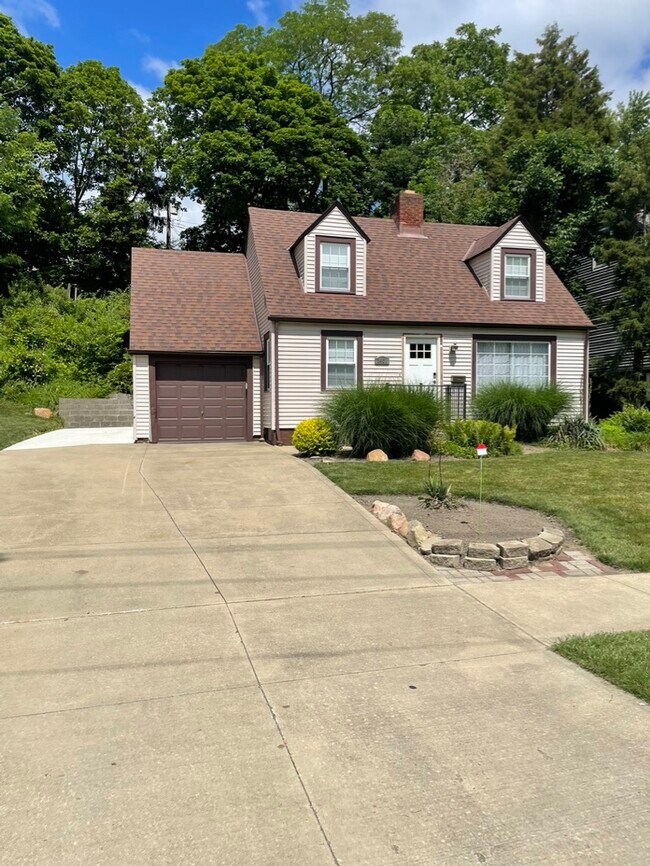 3461 Meadowbrook Blvd 3461 Meadowbrook Blvd Cleveland Heights OH