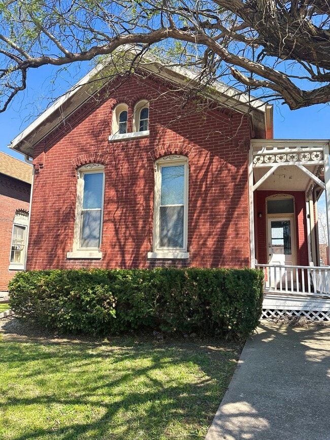 Building Photo - 309 S 8th St