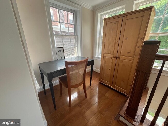 Building Photo - 109 S Columbus St