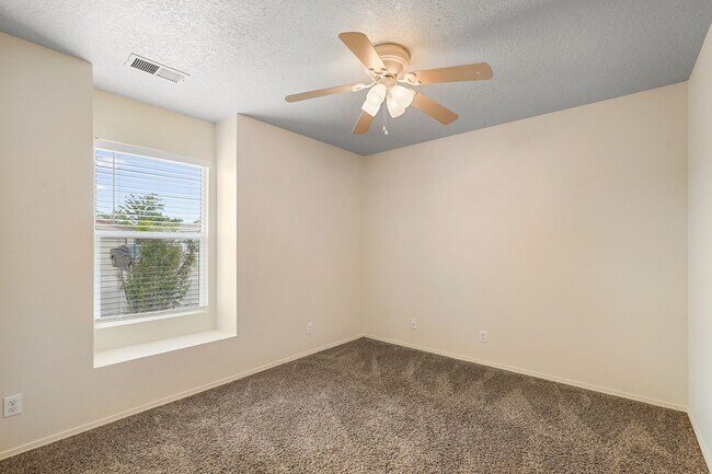 Building Photo - 270 Littler Dr SE