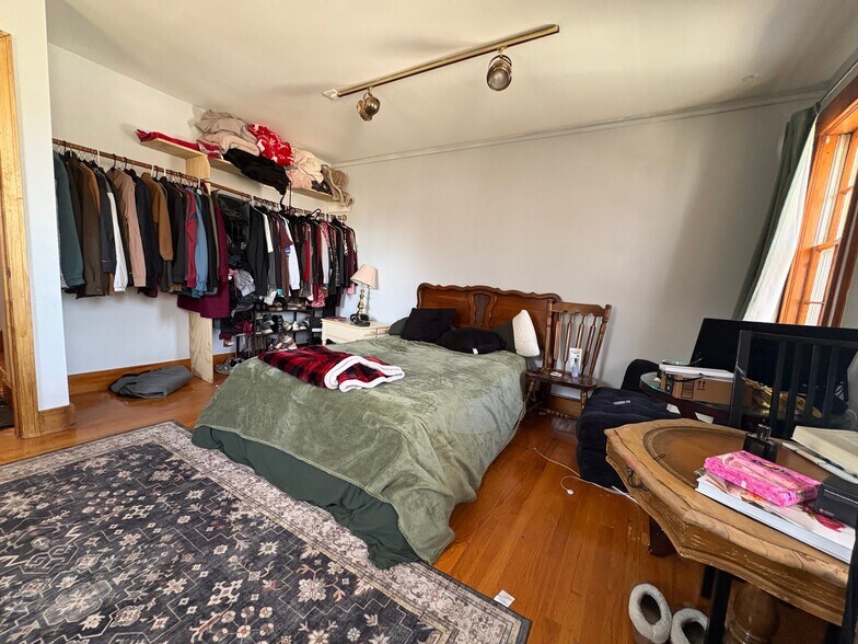 Building Photo - 1446 Cambridge St