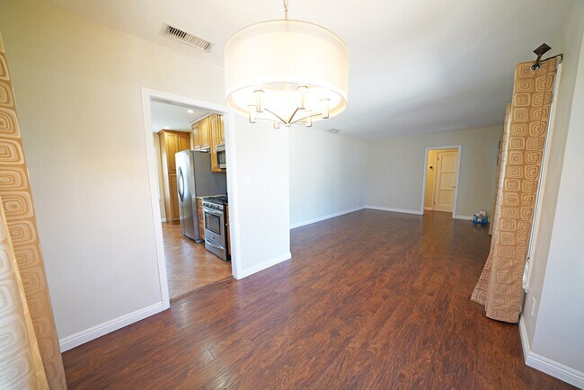 Building Photo - 11252 Delano St