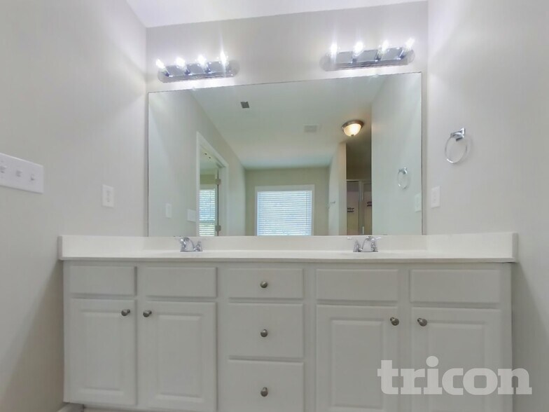 Building Photo - 5213 Inverness Ct