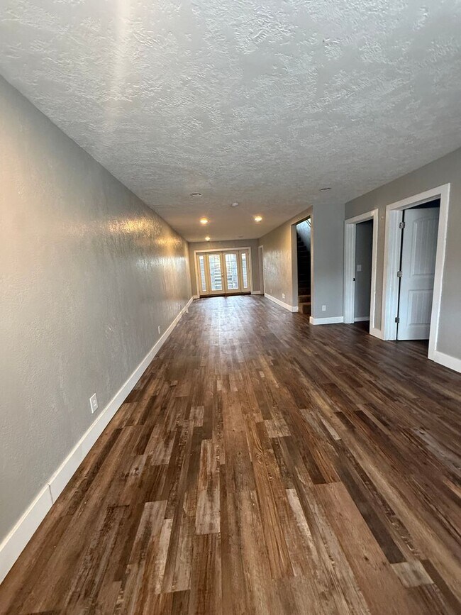 Building Photo - 529 S Dakota St