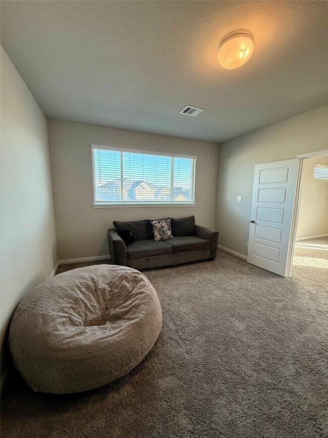 Building Photo - 15402 Sailpoint Ln