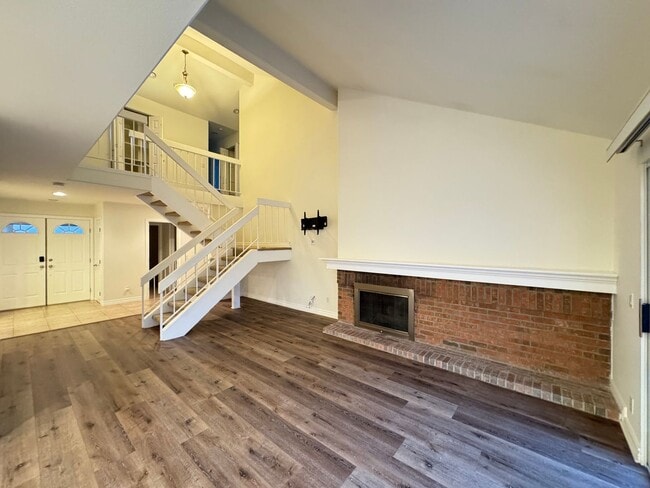 Building Photo - Stunning 5Bd/3.5Ba Home in Laguna Hills with a Pool and Elevator!