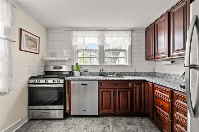 Building Photo - 36 Kay St