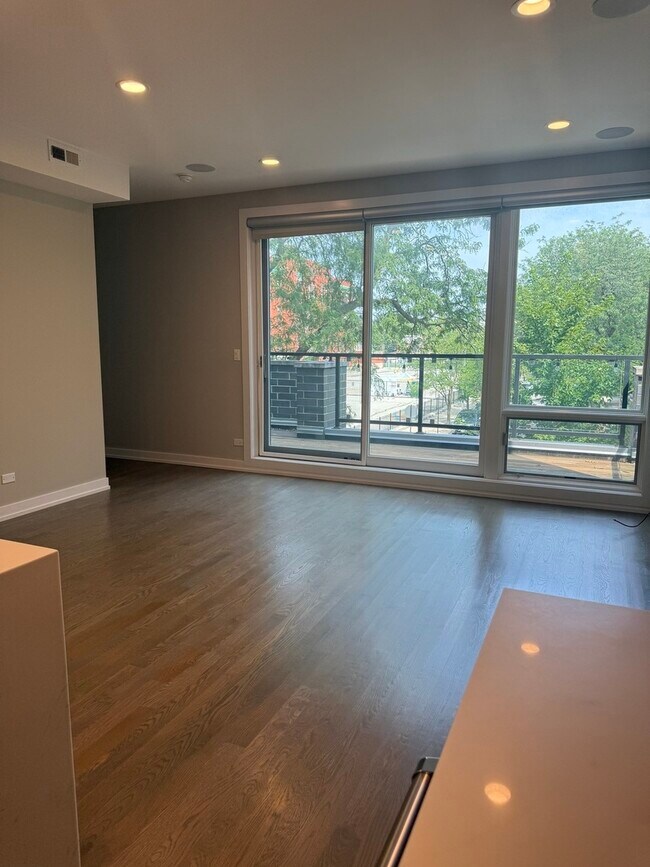Building Photo - 520 N Oakley Blvd