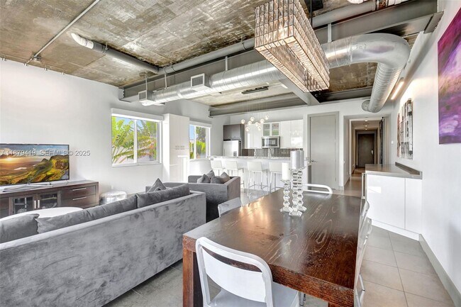 Building Photo - 110 SE 2nd St